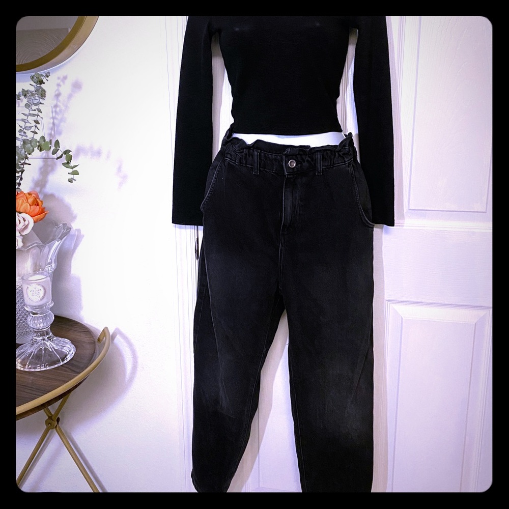 Zara black mom jeans sz 4